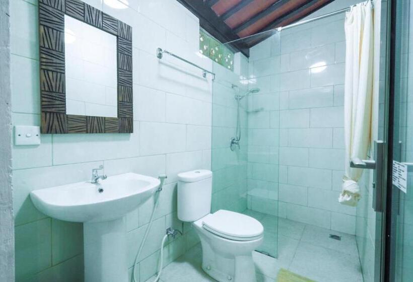 تختخواب و صبحانه Surfer Paradise Villas Bali