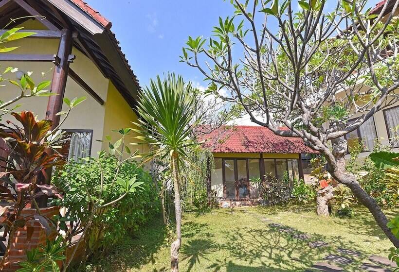 Отель Oyo 91191 Lovina Dolphin Lodge