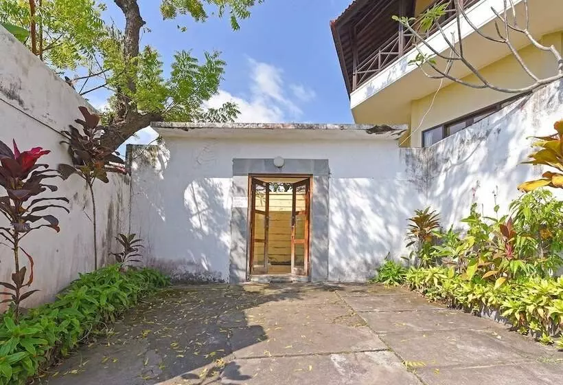 Hotelli Oyo 91191 Lovina Dolphin Lodge