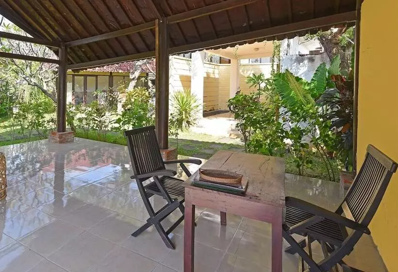 Hotelli Oyo 91191 Lovina Dolphin Lodge