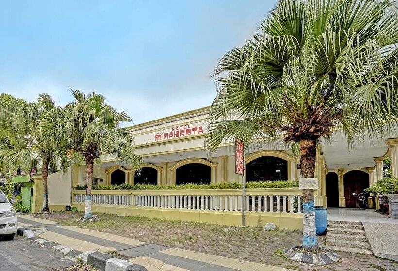 호텔 Oyo 91198 Mahkota 2 Lamongan