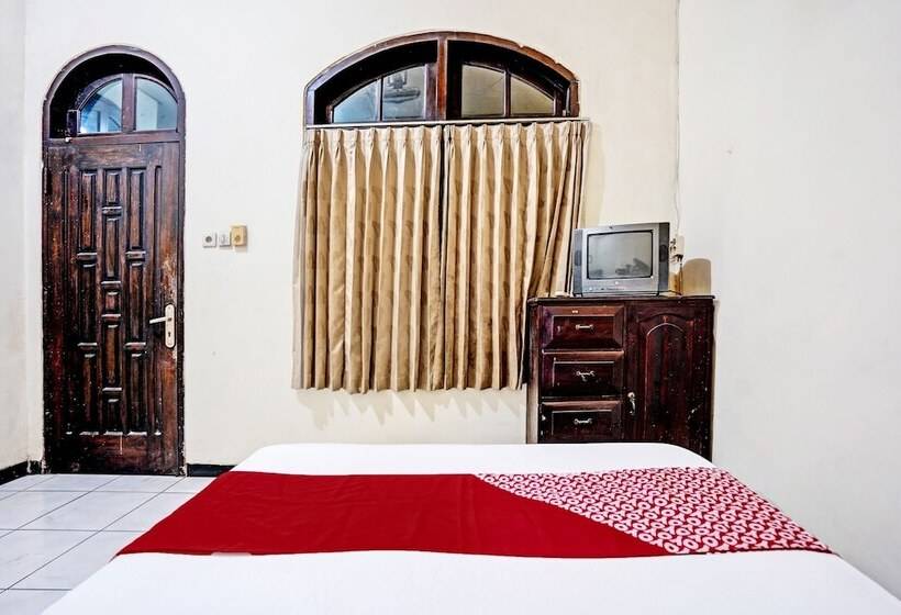 호텔 Oyo 91198 Mahkota 2 Lamongan