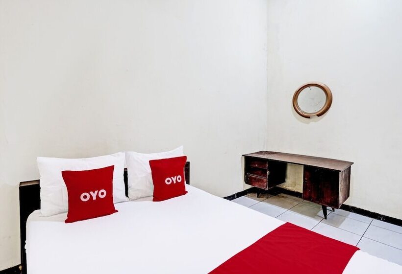 호텔 Oyo 91198 Mahkota 2 Lamongan