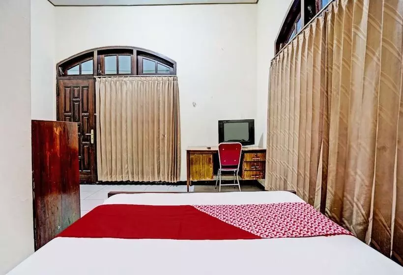 Hotelli Oyo 91198  Mahkota 2 Lamongan