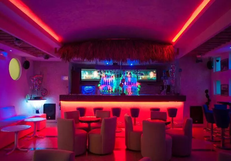 Artisan Family Hotels And Resort Collection Playa Esmeralda