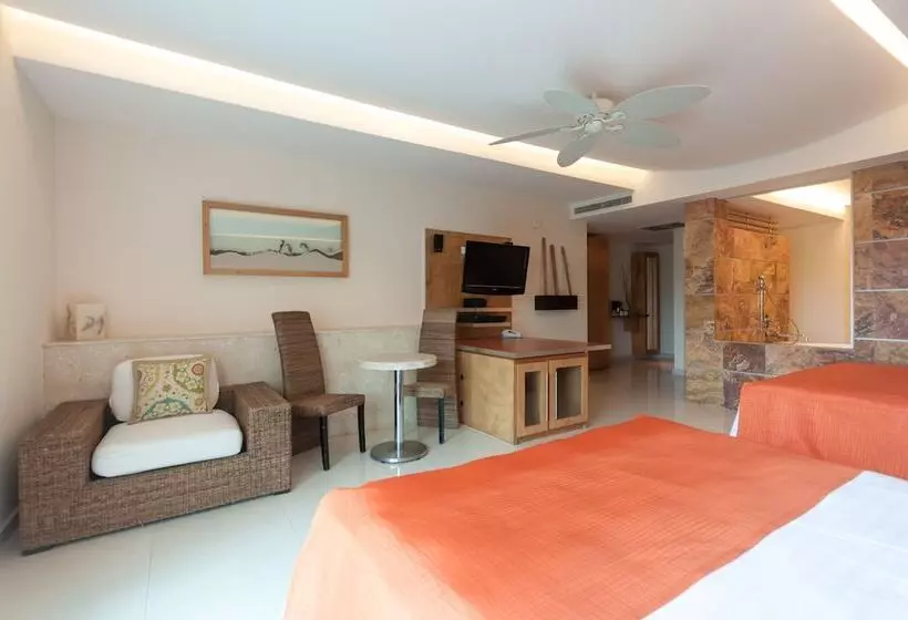 Artisan Family Hotels And Resort Collection Playa Esmeralda