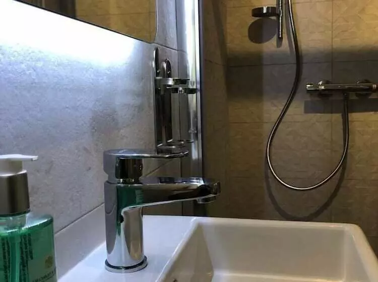 تختخواب و صبحانه Amber Hill Guesthouse