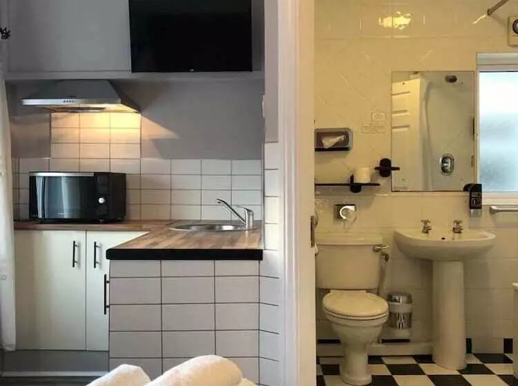 تختخواب و صبحانه Amber Hill Guesthouse
