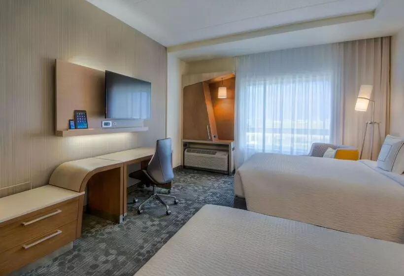 Отель Courtyard By Marriott Winnipeg Airport