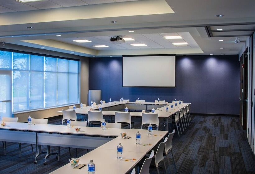 בית מלון כפרי Courtyard By Marriott Winnipeg Airport