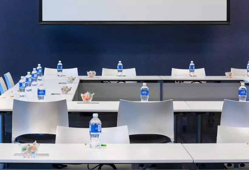 Отель Courtyard By Marriott Winnipeg Airport