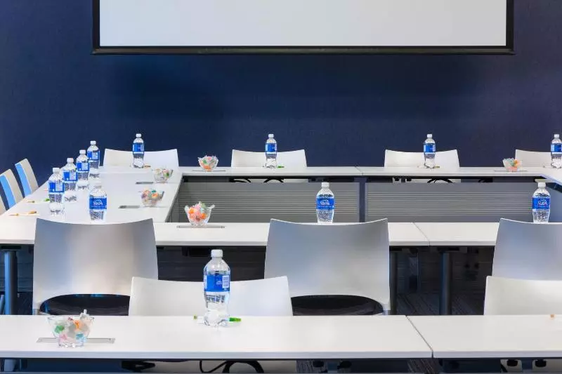 Отель Courtyard By Marriott Winnipeg Airport