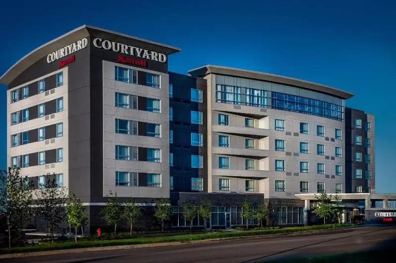 Отель Courtyard By Marriott Winnipeg Airport