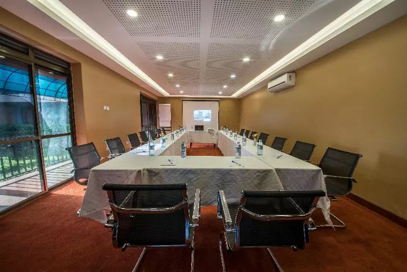 هتل Dolphin Suites