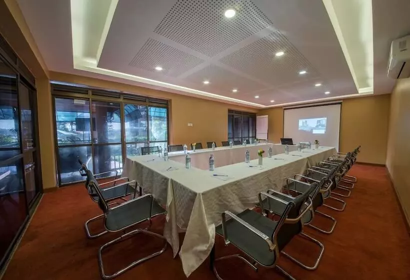 هتل Dolphin Suites