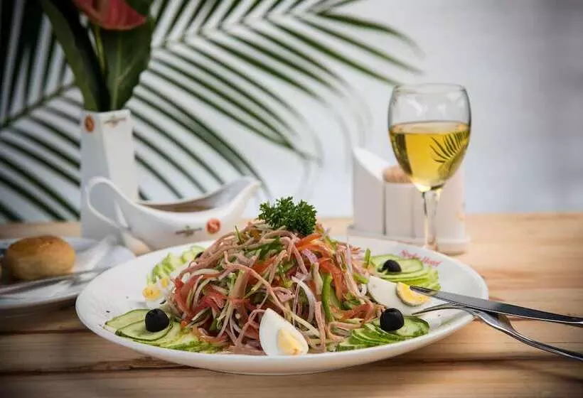 هتل Dolphin Suites