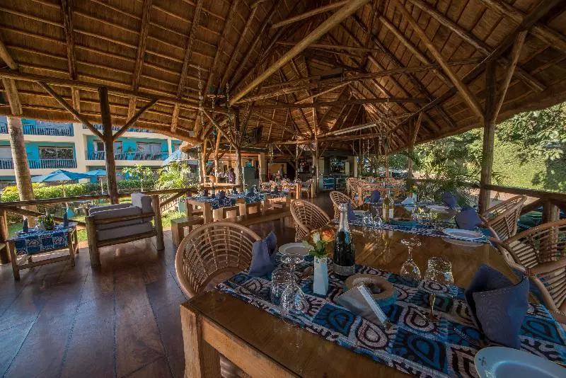 هتل Dolphin Suites