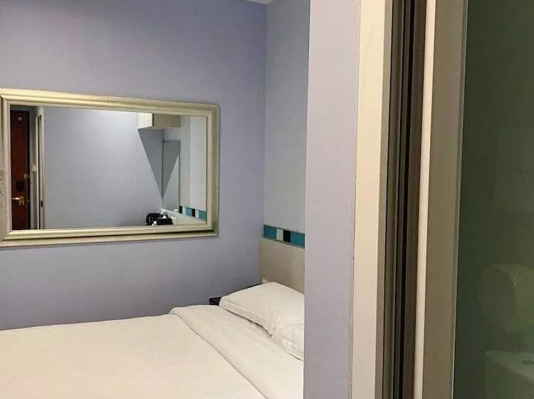 Fragrance Hotel   Lavender