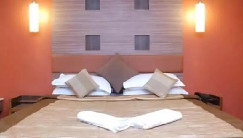 ホテル Maneck Residency