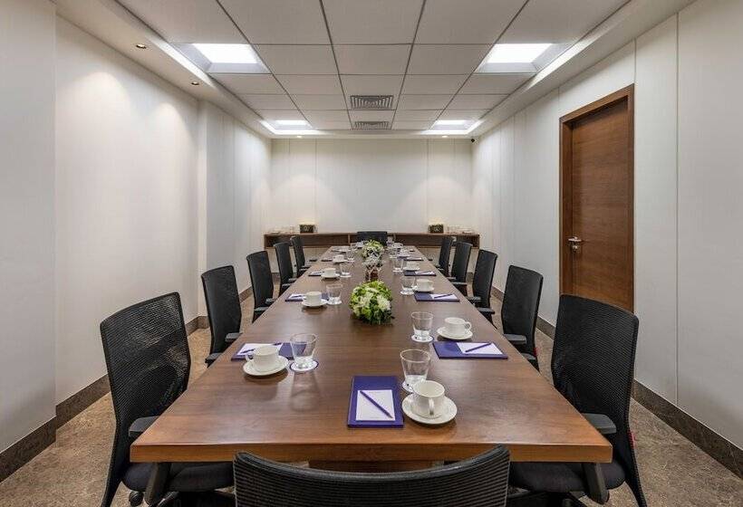 هتل Vivanta Mangalore Oldport Road   Formerly Known As Taj Manjarun