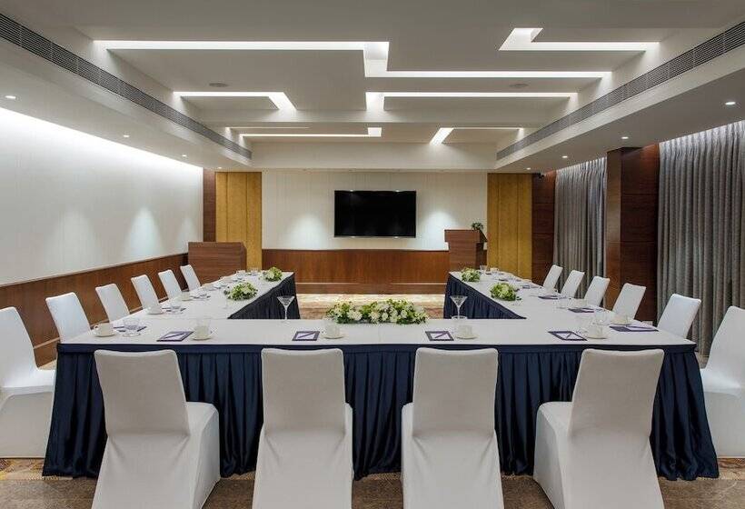 هتل Vivanta Mangalore Oldport Road   Formerly Known As Taj Manjarun