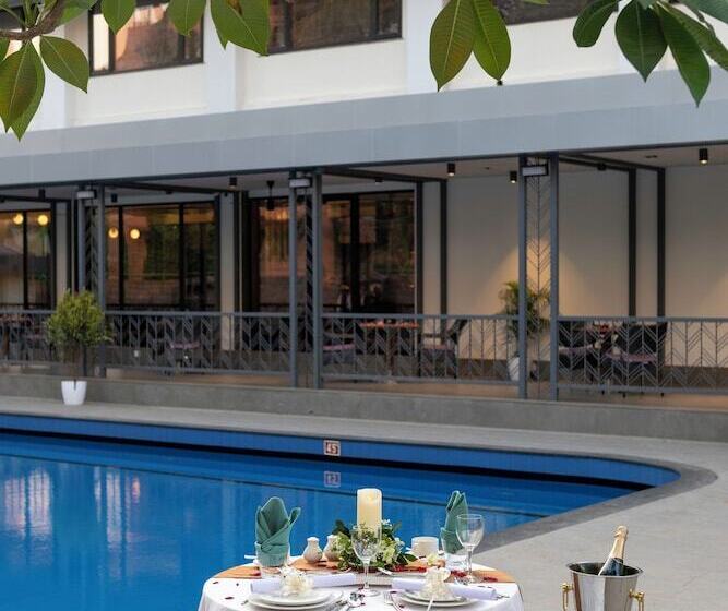 هتل Vivanta Mangalore Oldport Road   Formerly Known As Taj Manjarun