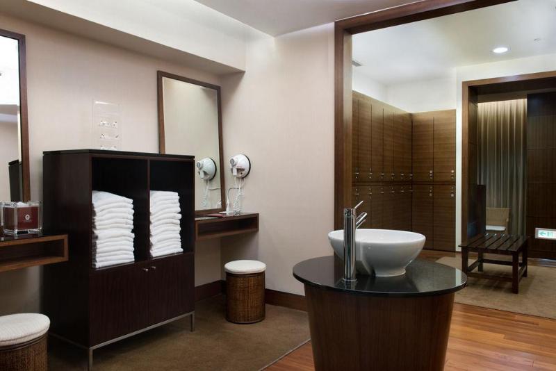 Lakeshore Hotel Metropolis