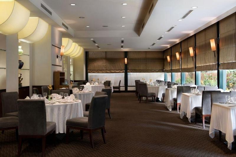 Lakeshore Hotel Metropolis