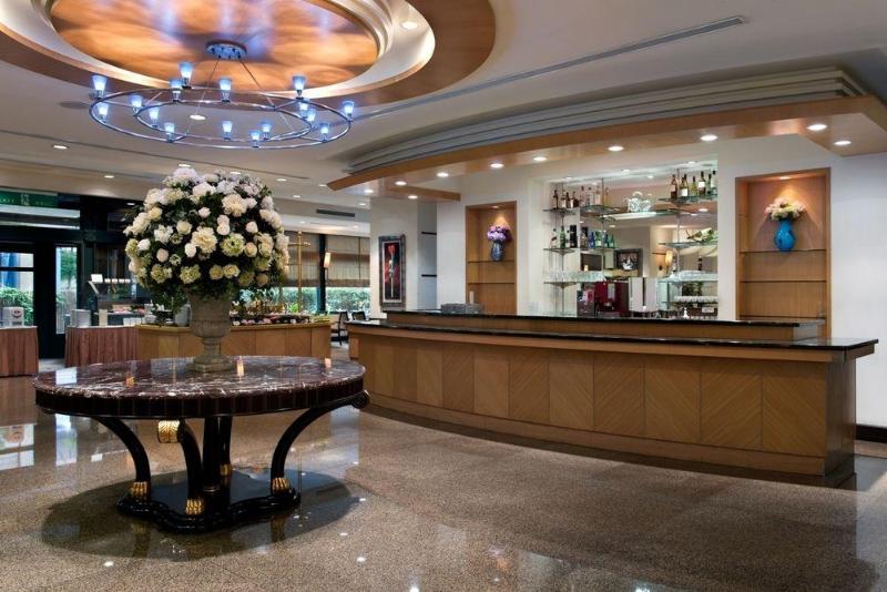 Lakeshore Hotel Metropolis