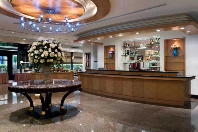 Lakeshore Hotel Metropolis