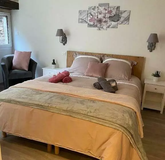 تختخواب و صبحانه Chez La P Tite Marie