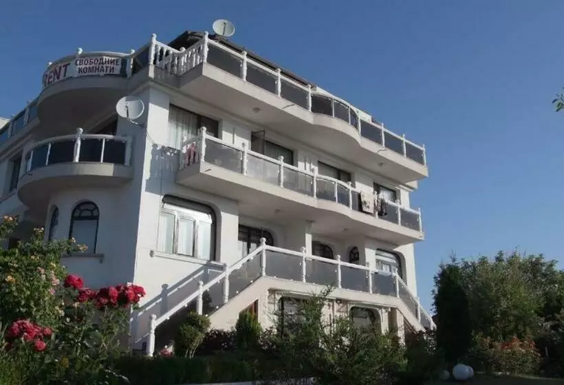 ペンション къща за гости алла