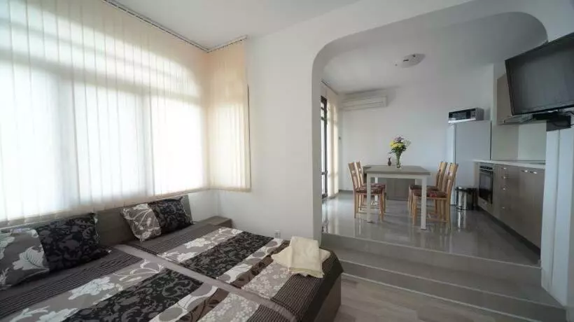 ペンション къща за гости алла