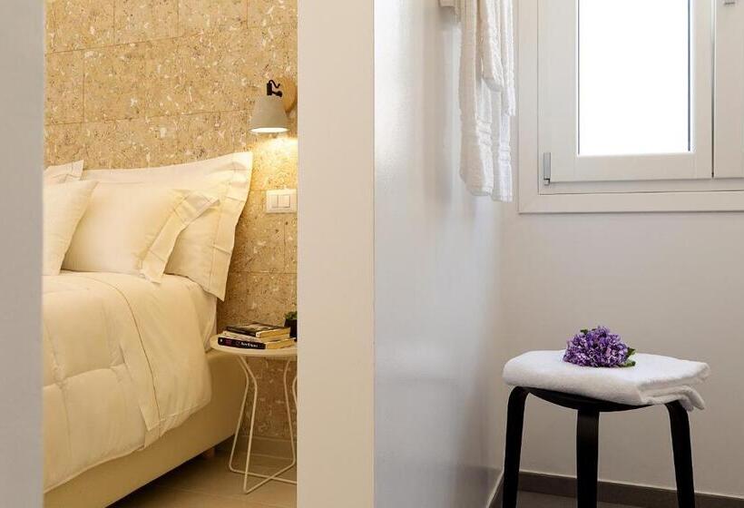 פנסיון La Via Rooms And Terrace