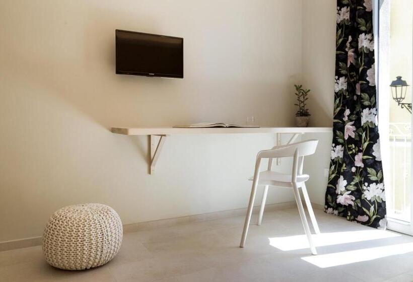 פנסיון La Via Rooms And Terrace