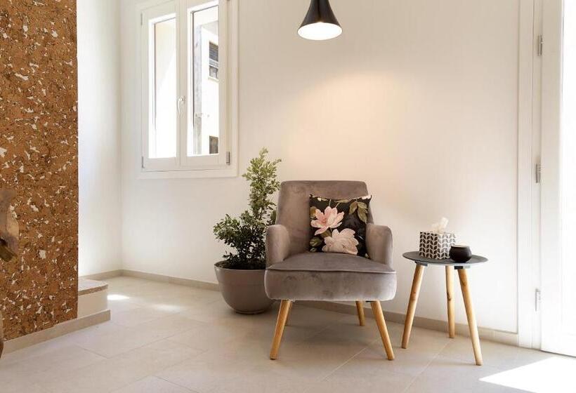 פנסיון La Via Rooms And Terrace