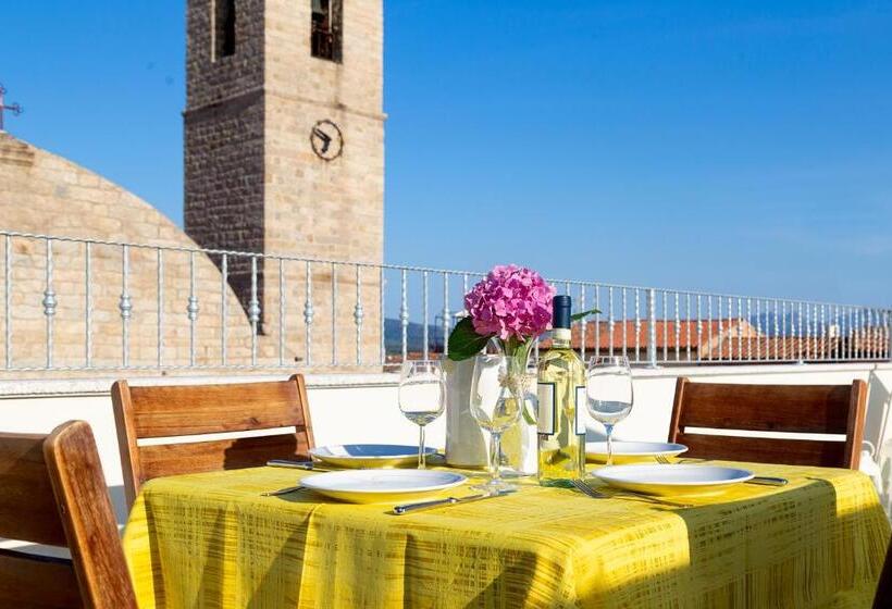 פנסיון La Via Rooms And Terrace