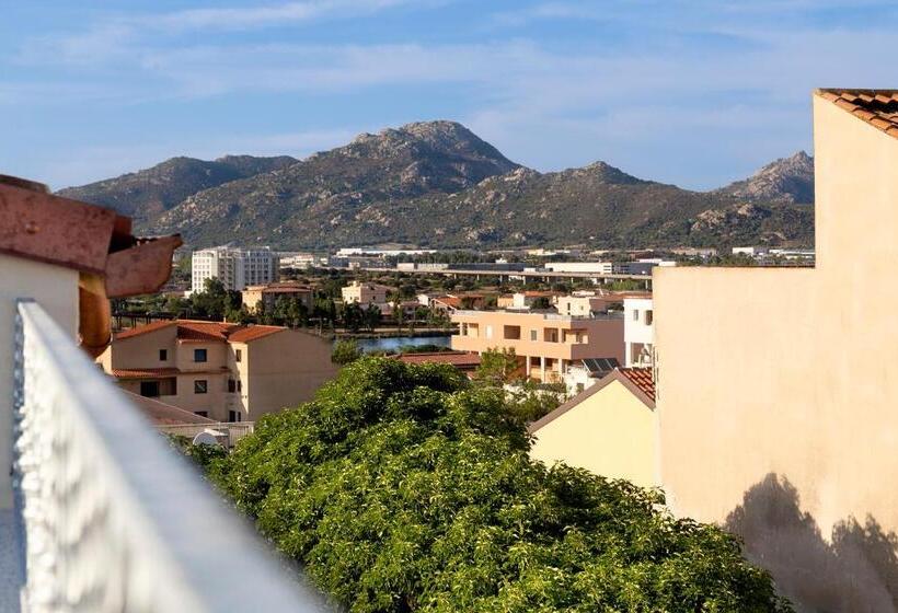 פנסיון La Via Rooms And Terrace