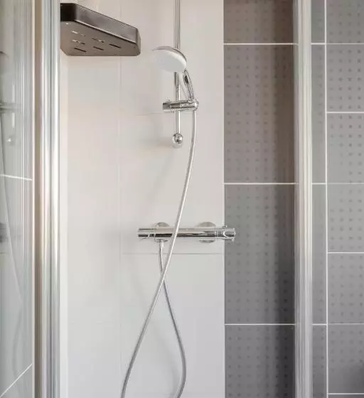 Majatalo Room In Guest Room   Apple House Wembley Twin Room