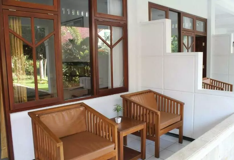 Pension Eboni Guest House Madiun