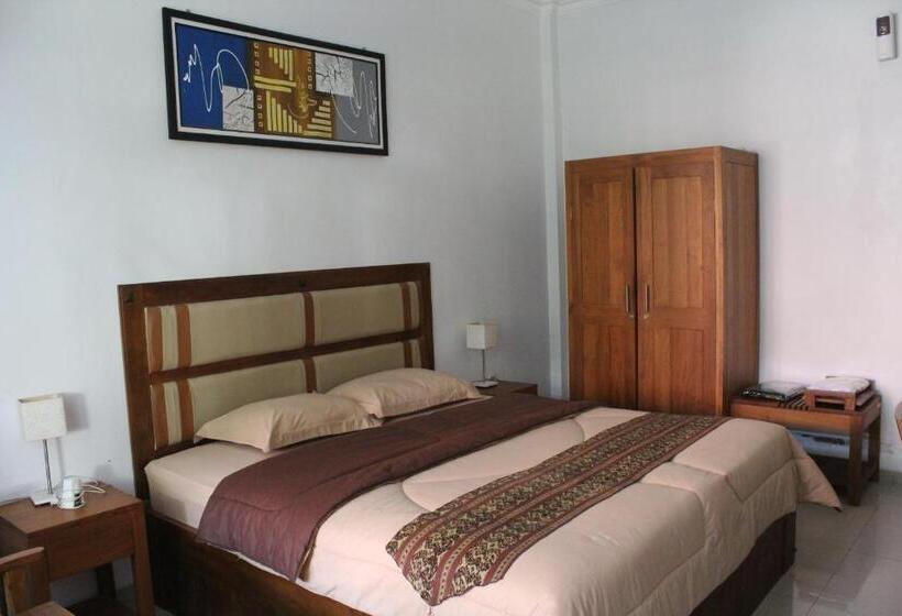 Pension Eboni Guest House Madiun