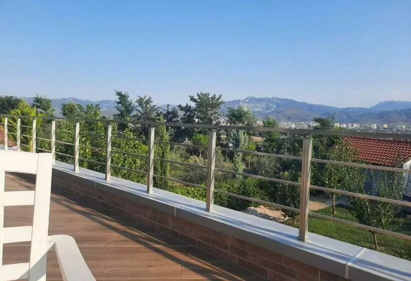 تختخواب و صبحانه Hilltop Hideaway