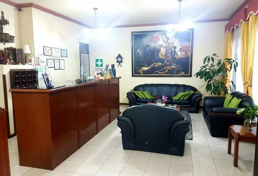 هتل Paola Hostal