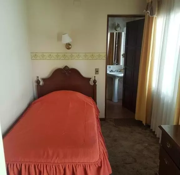 هتل Paola Hostal