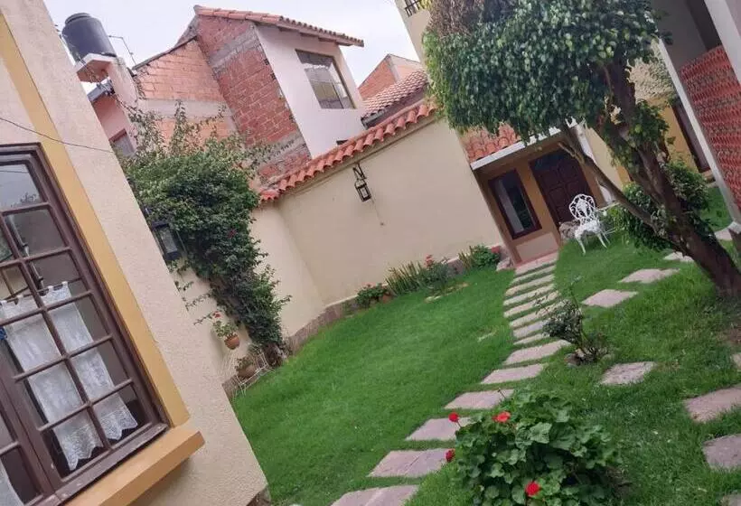 هتل Paola Hostal
