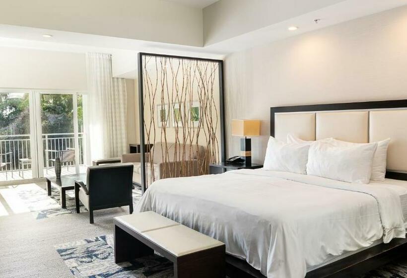 Modern Private Studio King Bed, Jacuzzi, Balcony And Pool