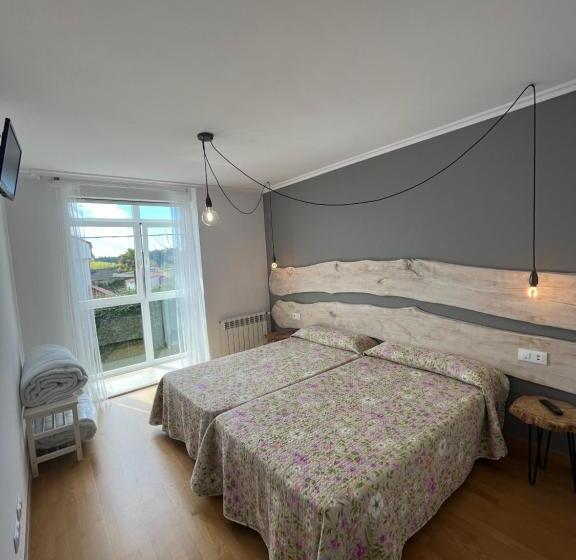 ペンション Entrecamiños