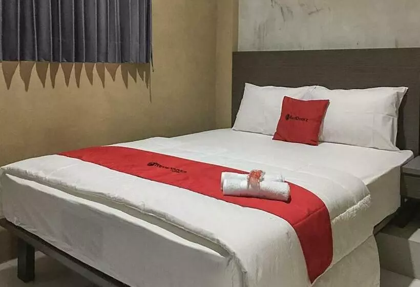 ホテル Reddoorz Near Wisata Paribendo Lawang