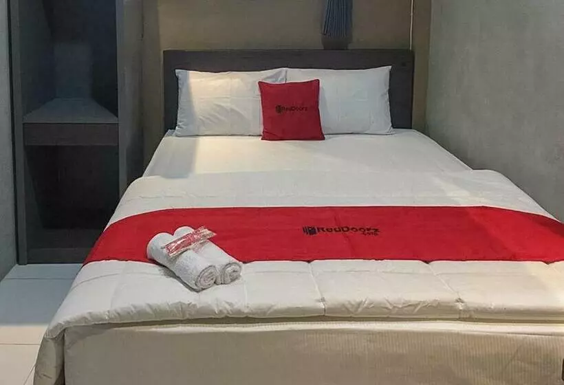 ホテル Reddoorz Near Wisata Paribendo Lawang