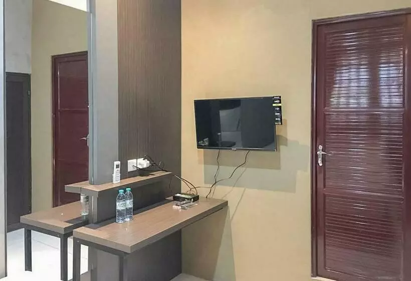 ホテル Reddoorz Near Wisata Paribendo Lawang